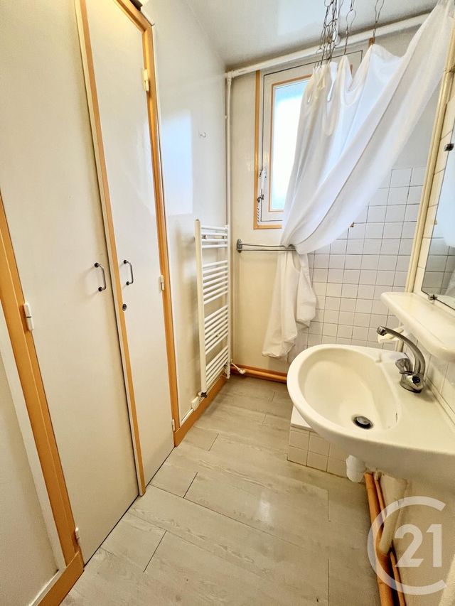 Appartement T3 à vendre - 4 pièces - 63.9 m2 - COULOMMIERS - 77 - ILE-DE-FRANCE - Century 21 A.S.M.
