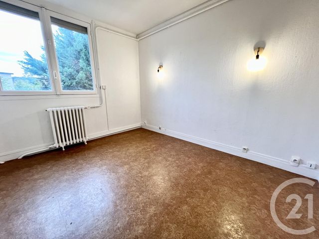 Appartement T3 à vendre - 4 pièces - 63.9 m2 - COULOMMIERS - 77 - ILE-DE-FRANCE - Century 21 A.S.M.