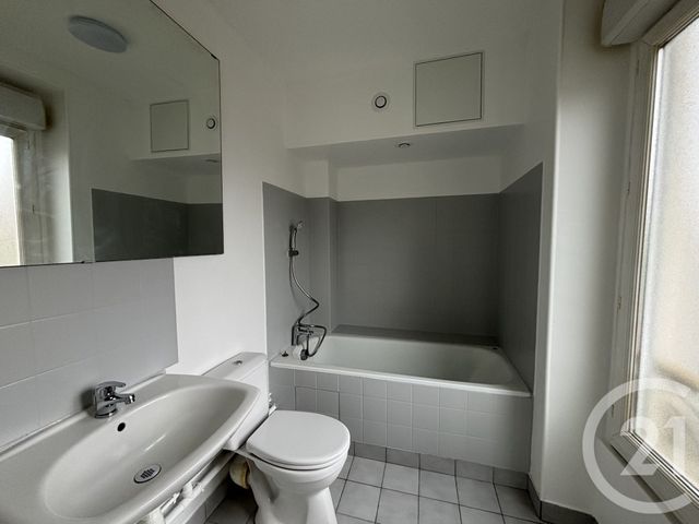 Appartement F2 à louer - 2 pièces - 41.0 m2 - COULOMMIERS - 77 - ILE-DE-FRANCE - Century 21 A.S.M.