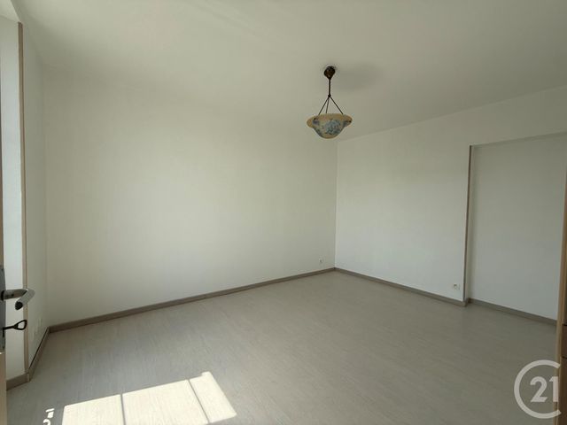 Afficher la photo en grand Appartement F5 à louer - 5 pièces - 78.24 m2 - COULOMMIERS - 77 - ILE-DE-FRANCE - Century 21 A.S.M.