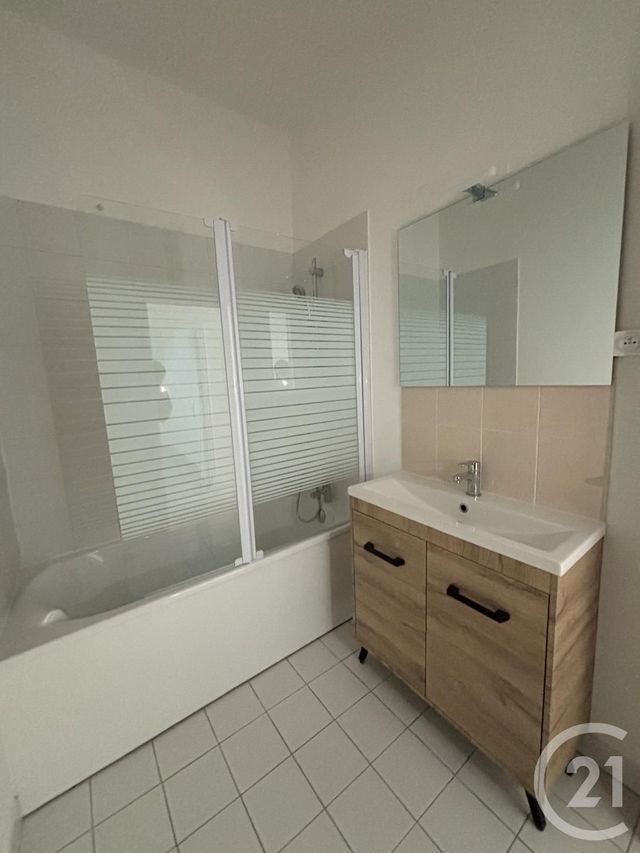 Appartement F3 à louer - 3 pièces - 72.84 m2 - COULOMMIERS - 77 - ILE-DE-FRANCE - Century 21 A.S.M.