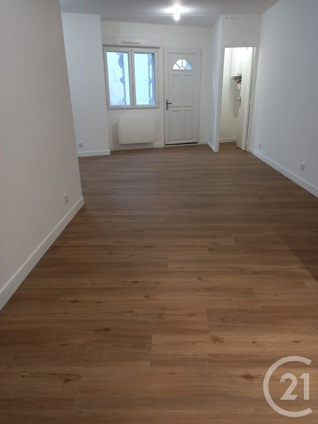 Appartement F2 à louer - 2 pièces - 47.89 m2 - COULOMMIERS - 77 - ILE-DE-FRANCE - Century 21 A.S.M.