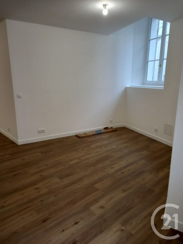 Appartement F2 à louer - 2 pièces - 47.89 m2 - COULOMMIERS - 77 - ILE-DE-FRANCE - Century 21 A.S.M.