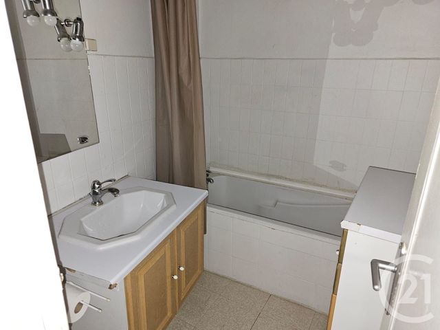 Appartement F2 à louer - 2 pièces - 48.0 m2 - COULOMMIERS - 77 - ILE-DE-FRANCE - Century 21 A.S.M.