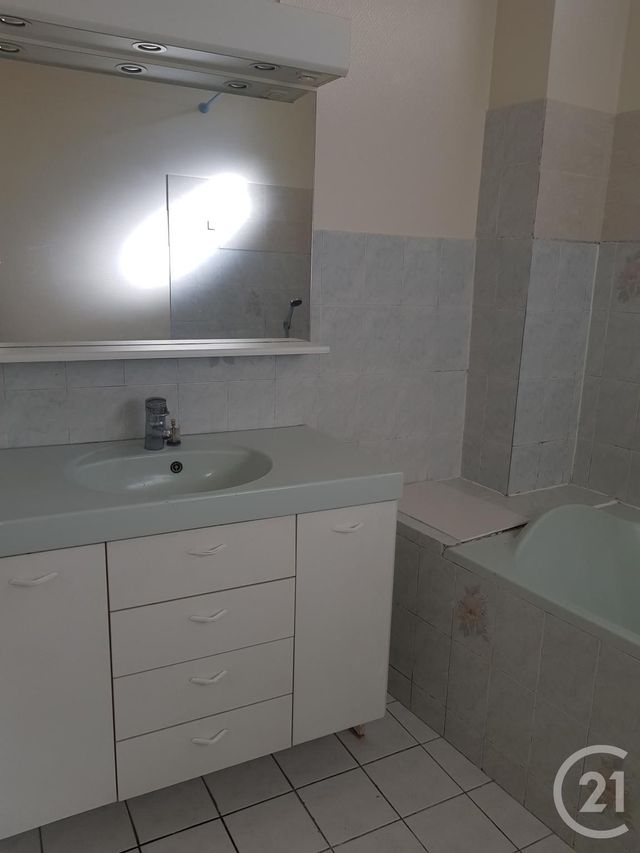 Appartement F3 à louer - 3 pièces - 62.84 m2 - COULOMMIERS - 77 - ILE-DE-FRANCE - Century 21 A.S.M.