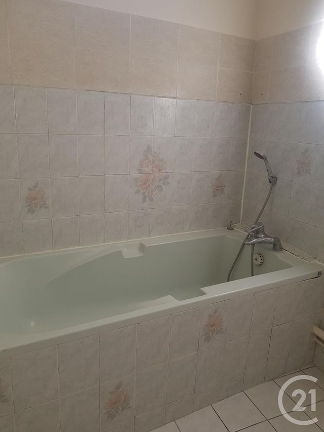 Appartement F3 à louer - 3 pièces - 62.84 m2 - COULOMMIERS - 77 - ILE-DE-FRANCE - Century 21 A.S.M.