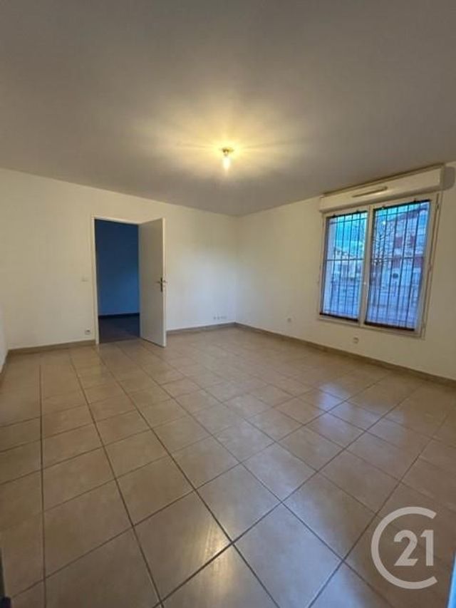 Appartement F2 à louer - 2 pièces - 39.8 m2 - COULOMMIERS - 77 - ILE-DE-FRANCE - Century 21 A.S.M.