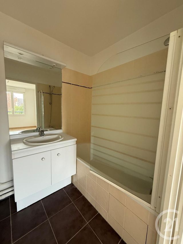 Appartement F2 à louer - 2 pièces - 40.0 m2 - COULOMMIERS - 77 - ILE-DE-FRANCE - Century 21 A.S.M.