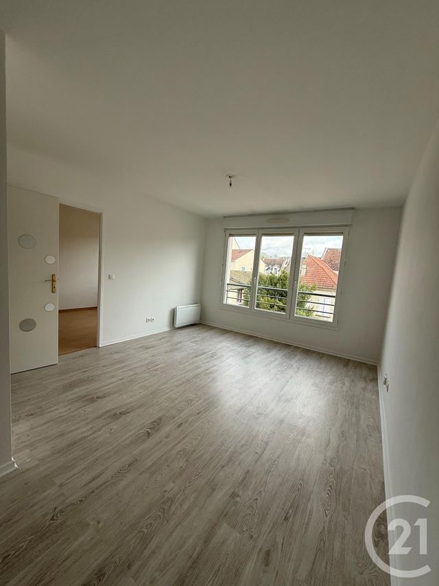 Appartement F2 à louer - 2 pièces - 40.0 m2 - COULOMMIERS - 77 - ILE-DE-FRANCE - Century 21 A.S.M.