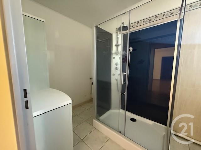Appartement F3 à louer - 3 pièces - 84.16 m2 - COULOMMIERS - 77 - ILE-DE-FRANCE - Century 21 A.S.M.