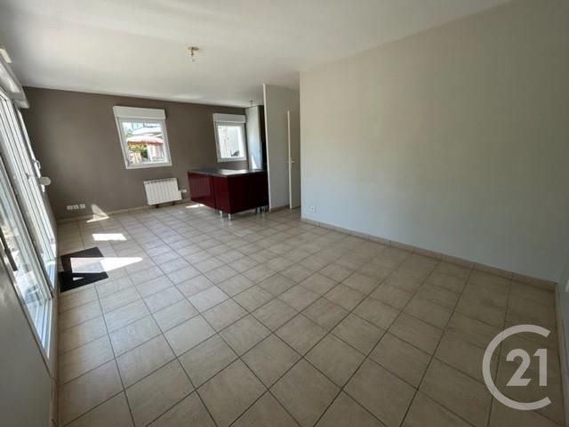 Appartement à louer - 3 pièces - 56.07 m2 - COULOMMIERS - 77 - ILE-DE-FRANCE - Century 21 A.S.M.