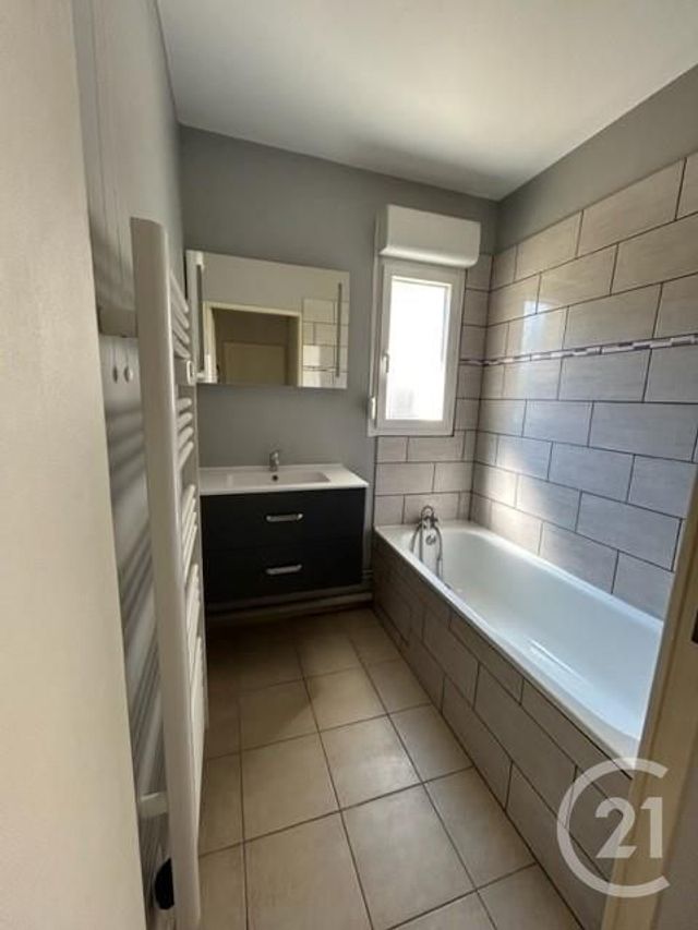 Appartement à louer - 3 pièces - 56.07 m2 - COULOMMIERS - 77 - ILE-DE-FRANCE - Century 21 A.S.M.