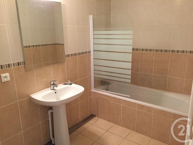 Appartement F3 à louer - 3 pièces - 81.21 m2 - COULOMMIERS - 77 - ILE-DE-FRANCE - Century 21 A.S.M.