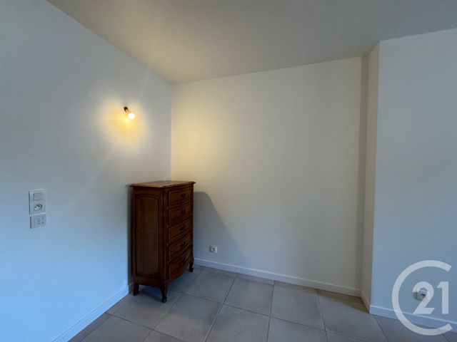 Appartement F2 à louer - 2 pièces - 60.4 m2 - COULOMMIERS - 77 - ILE-DE-FRANCE - Century 21 A.S.M.