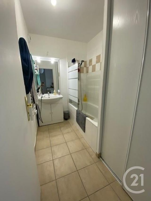 Appartement F3 à louer - 3 pièces - 47.68 m2 - COULOMMIERS - 77 - ILE-DE-FRANCE - Century 21 A.S.M.